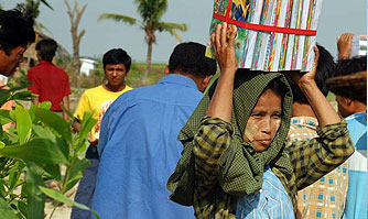Hilfsaktion im Irrawaddy-Delta 2008